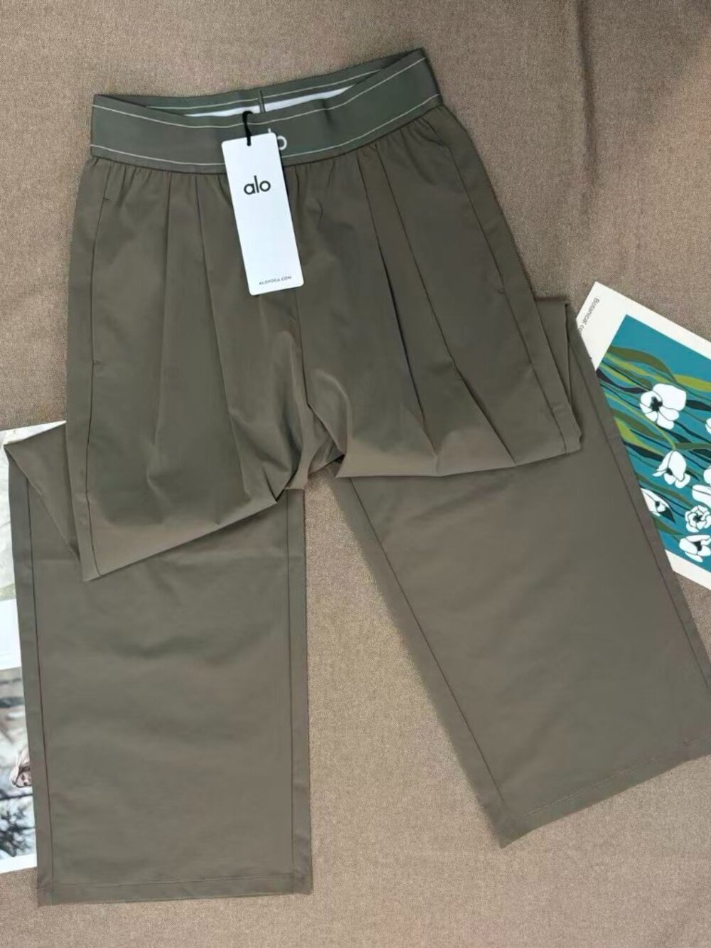 🥝NWT Alo Yoga Suit Up Trouser (Olive) Regular 30-inch Inner Seam Length 💫 - Picture 7 of 10